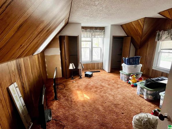 312 E Main St, Elk Point, SD 57025