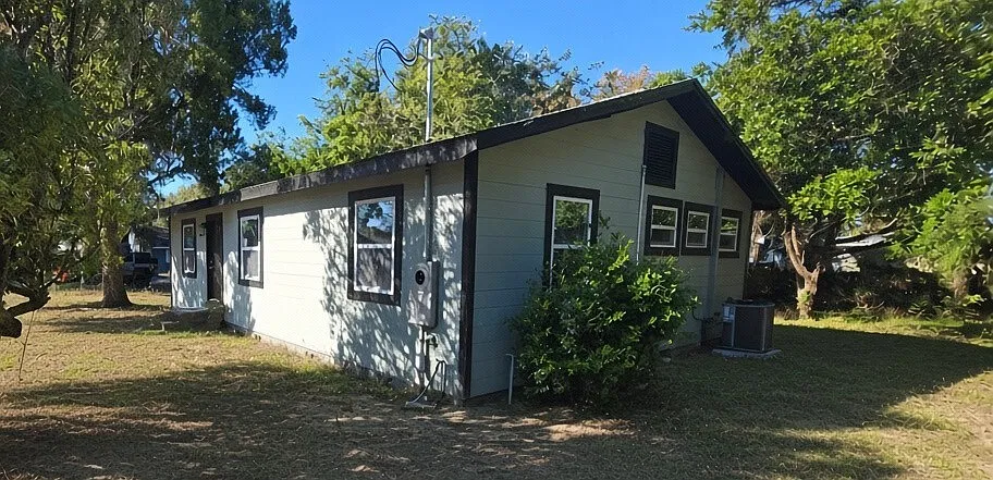 3 bed, 1064 sqft, $2,300 — Photo 2