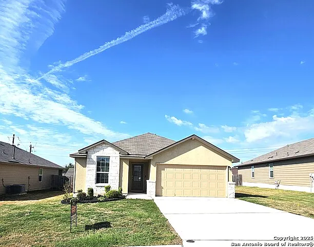 3 bed, 2.0 bath, 1651 sqft, $1,995 — Photo 1