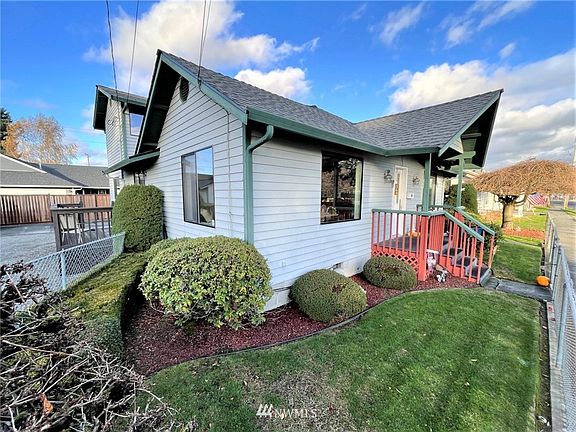 Located in desirable Downtown Puyallup