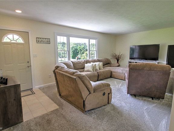 3rd image of 13015 Manor Dr