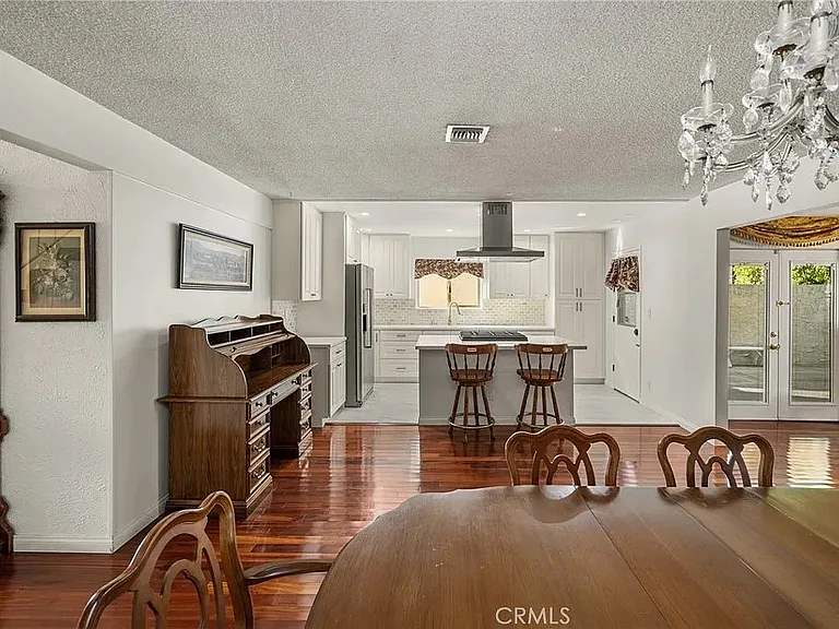 5743 Coke Ave — Photo 14