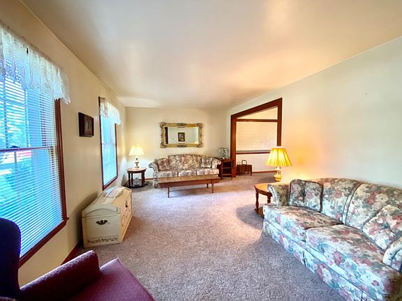 4th image of 2441 Queen Mary Ln