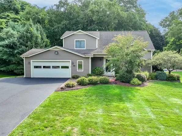 10 Walnut Hill Dr, Spencerport, NY 14559