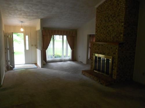 3rd image of 165 Bogey Ln