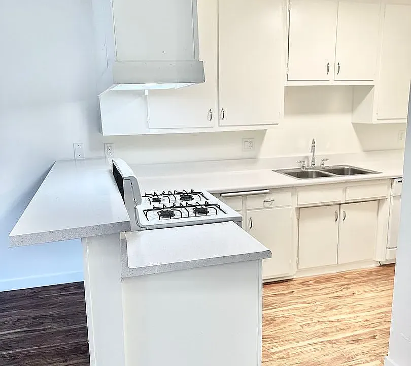 Lynrose Manor Apartments