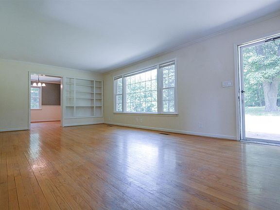 5th image of 1656 Eastern Hills Dr