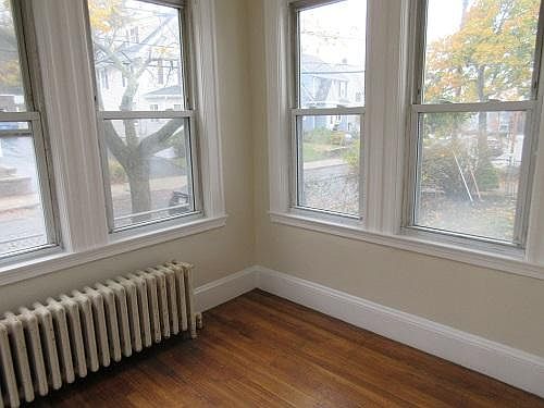 2nd image of 204 Cliff Ave #1