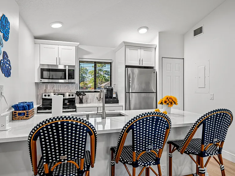 615 Club Dr — Photo 10