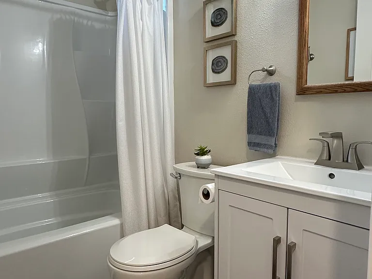 514 NE Joanne Cir — Photo 18