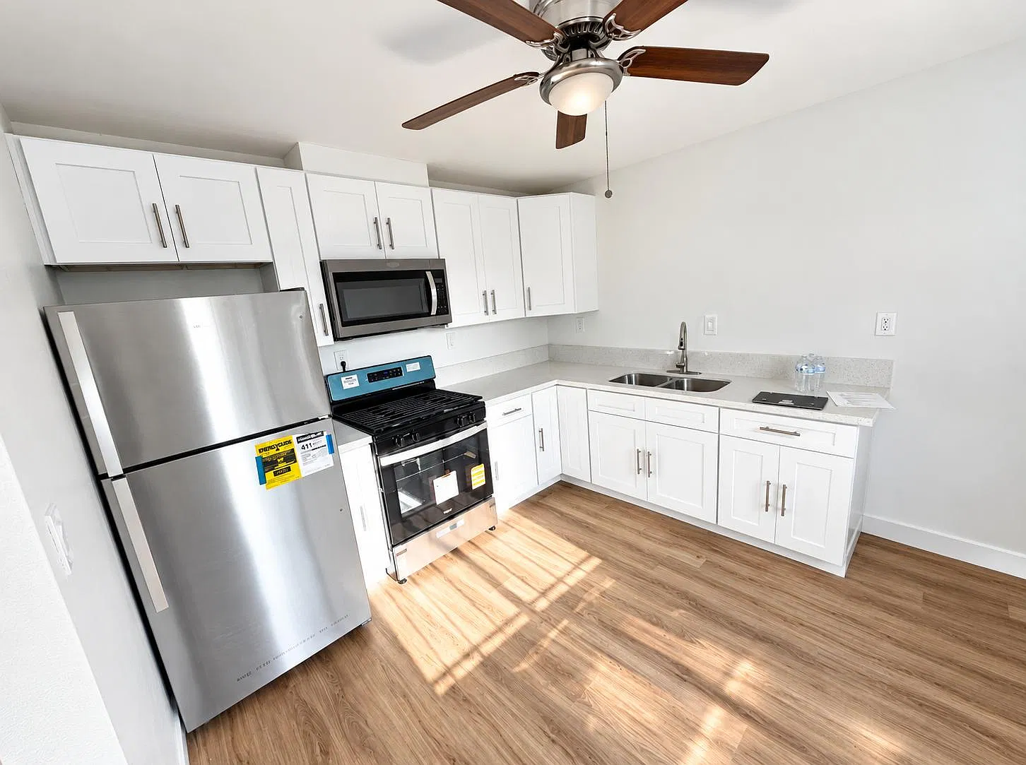 2 bed, 670 sqft, $2,430 — Photo 1