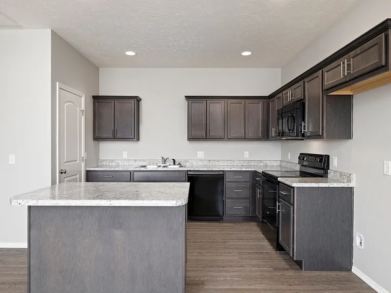 552 W Danielle St — Photo 13