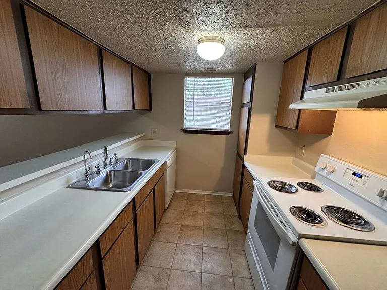 8217 S Klein Ave — Photo 5