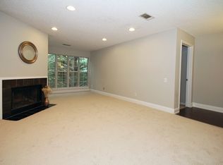 3903 Golf Tee Ct APT 201, Fairfax, VA 22033