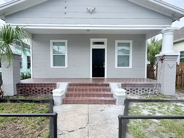 2308 W Ivy St — Photo 2