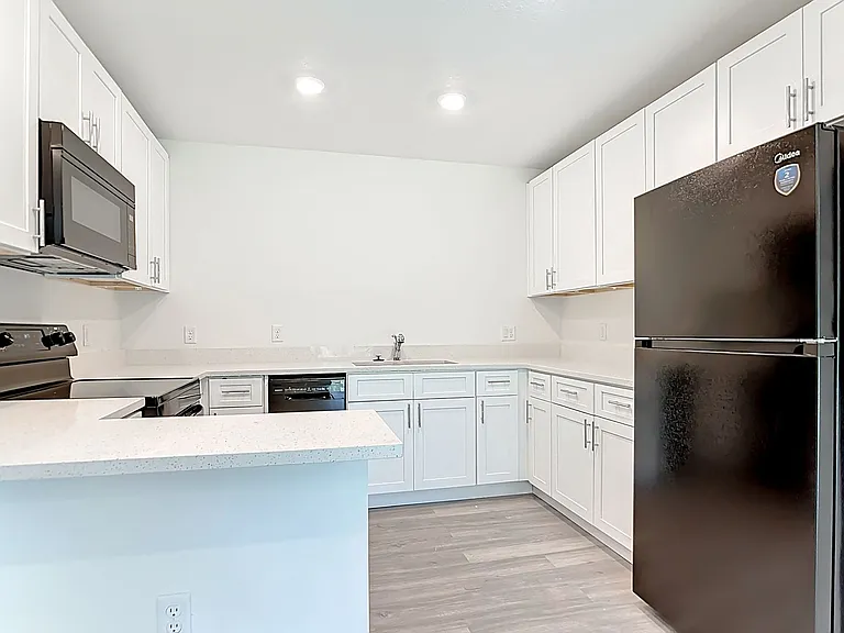 3067 Quarter St — Photo 7