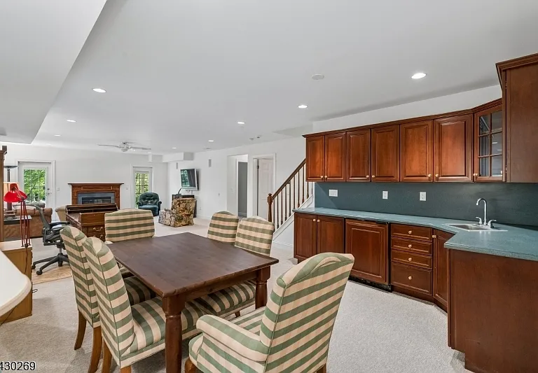 8 Morgan Ct — Photo 22