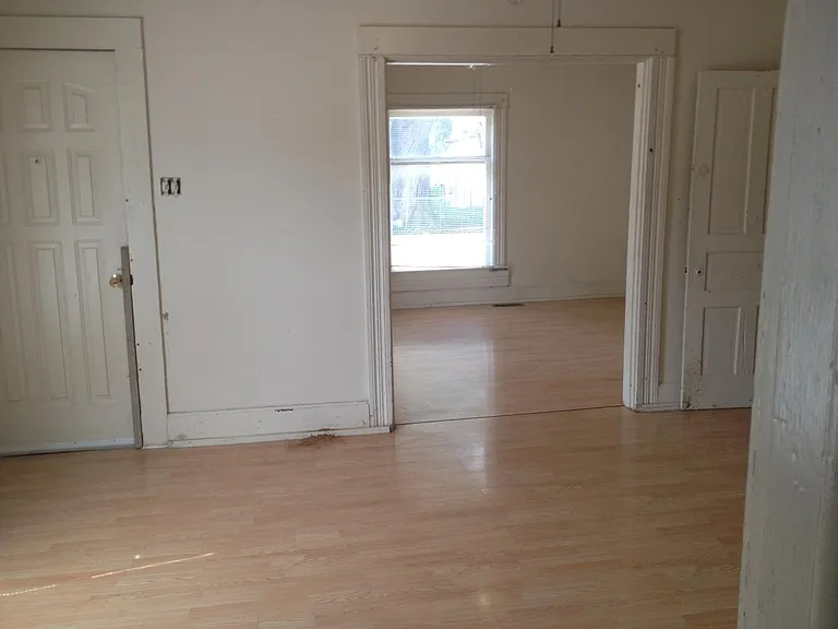 217 NW 5th St — Photo 2