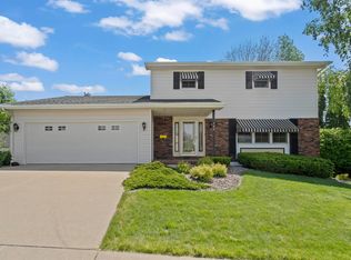 708 Loretto Ct, Dubuque, IA 52003