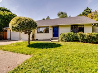 2855 Applewood Ln, Eugene, OR 97408