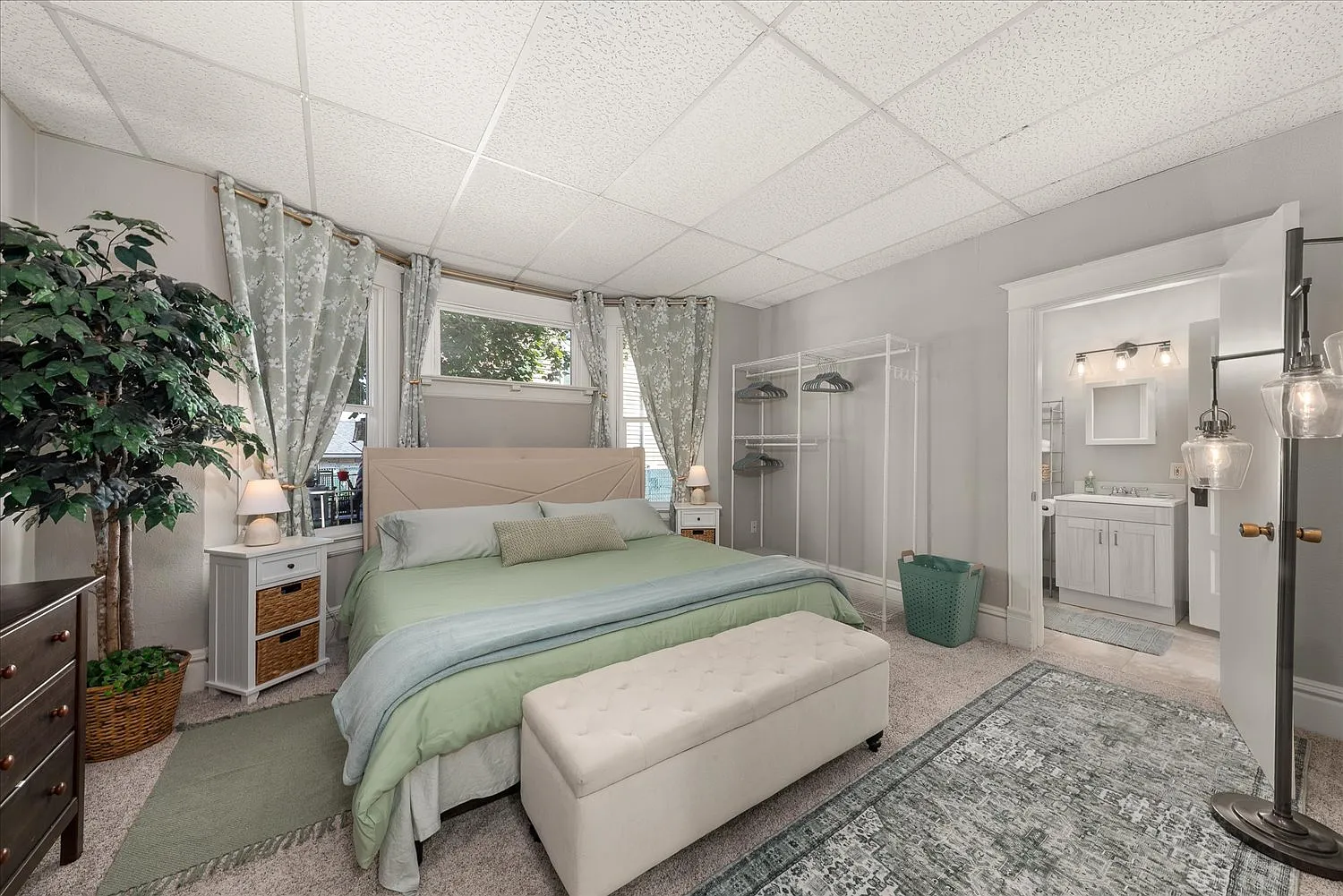 2 bed, 940 sqft, $1,990 — Photo 2