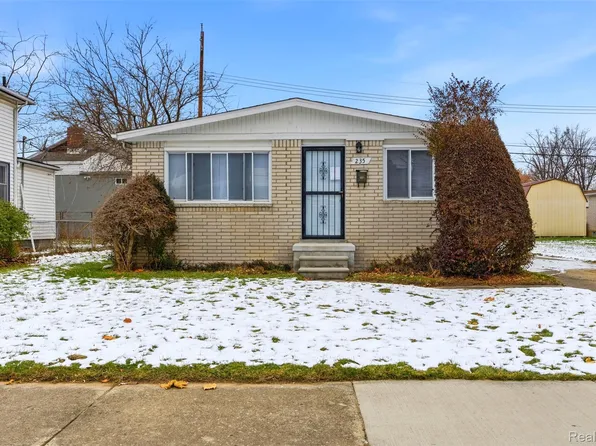 235 N Broadway St, Mount Clemens, MI 48043