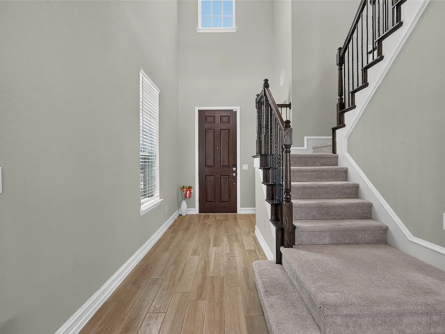 4 bed, 3.0 bath, 2519 sqft, $3,500 — Photo 2