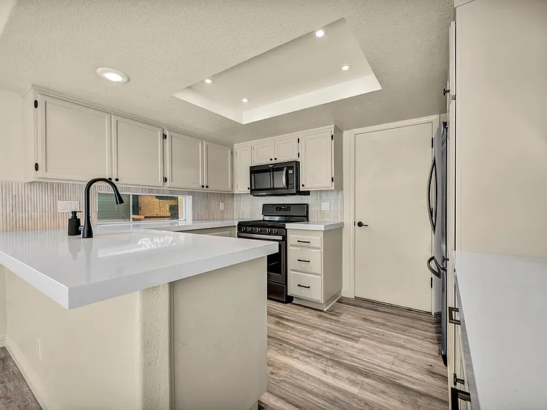 7554 Wheeldale Cir — Photo 3