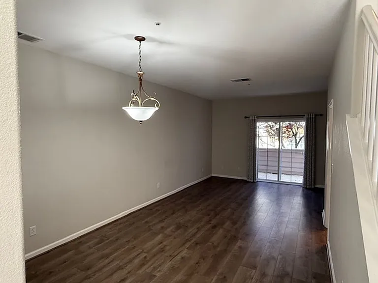 9 Ashford Pl — Photo 2