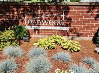 38 Village Rd APT 403, Middleton, MA 01949