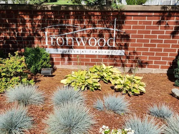 38 Village Rd APT 403, Middleton, MA 01949