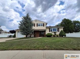 46 Richards Dr, Parlin, NJ 08859