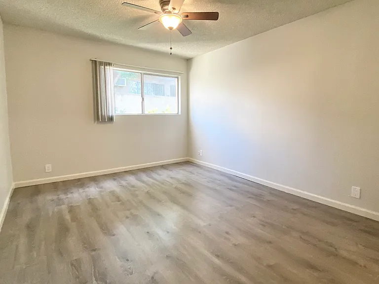 1425 E Orange Grove — Photo 15