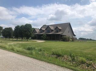 584-2700 East Rd, Stewardson, IL 62463