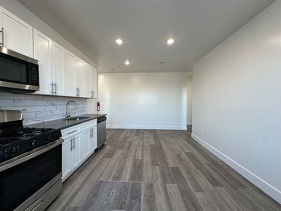 3rd image of 546 Bergen Ave #35