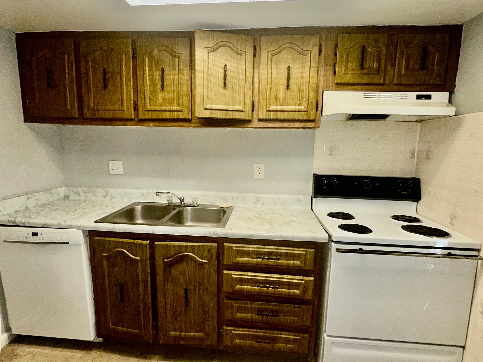 2 bed, 900 sqft, $1,100 — Photo 2