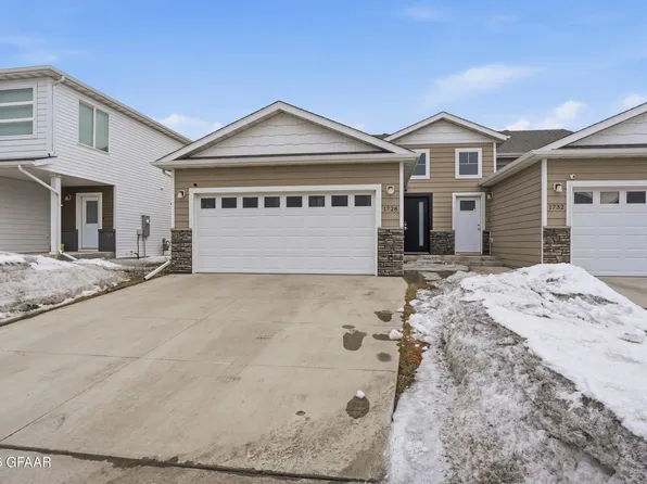 1728 Tobi Ln, Grand Forks, ND 58201