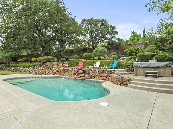 4th image of 2101 Summer Dr