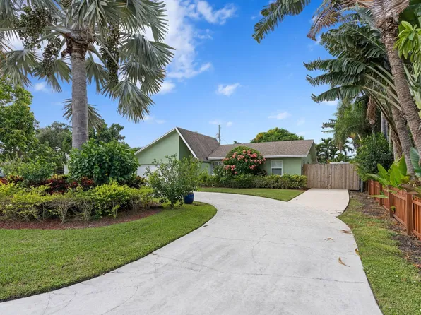 2996 Cardinal Dr, Delray Beach, FL 33444