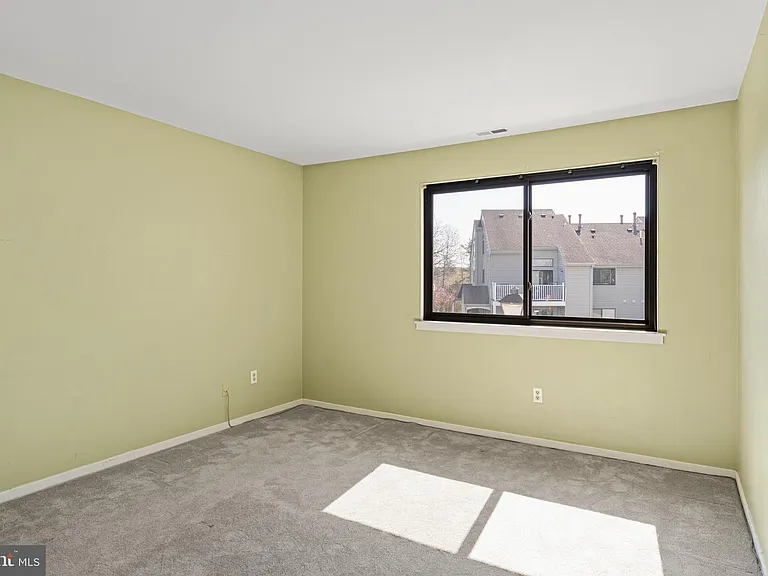 2204 Sandra Rd — Photo 33