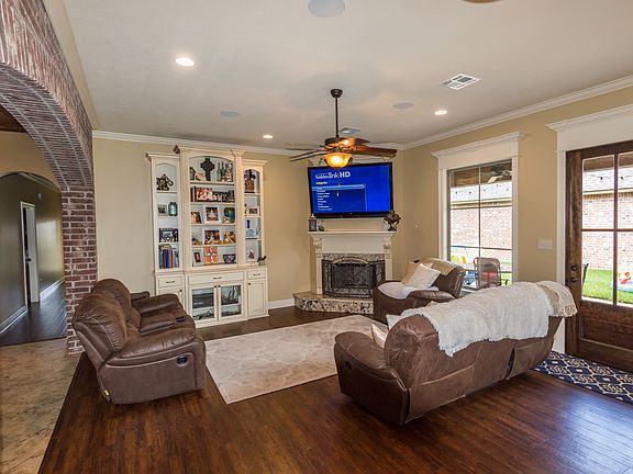 3rd image of 1017 Richmond Cir