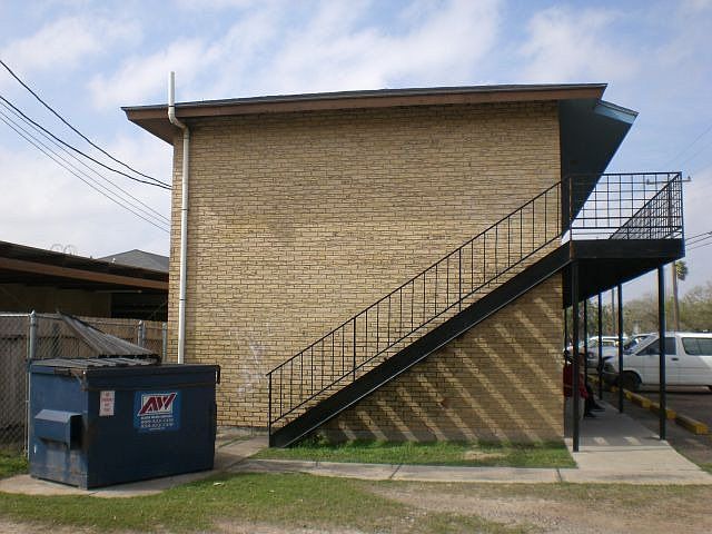 2nd image of 302 N 8th St