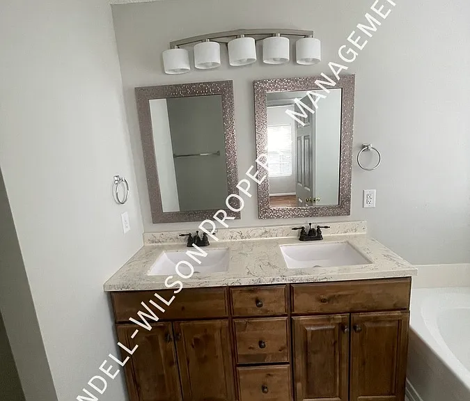 2800 Gross Ave — Photo 11