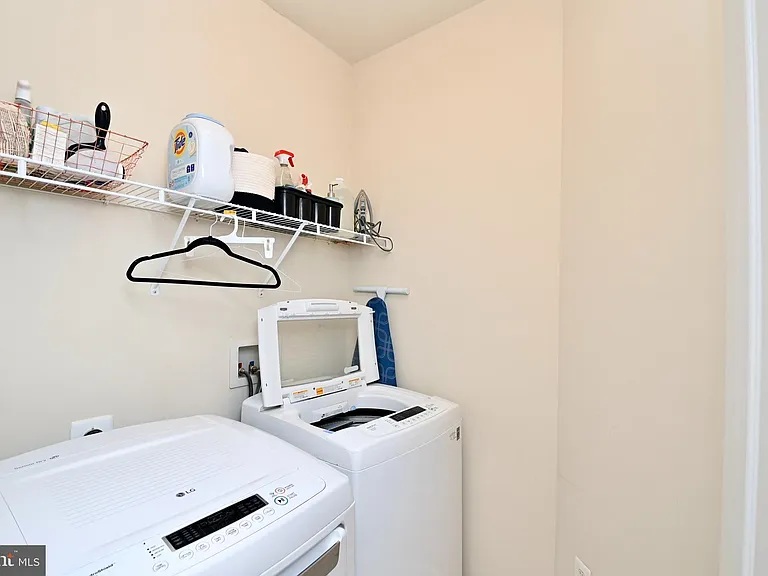 6915 Rolling Creek Way — Photo 24