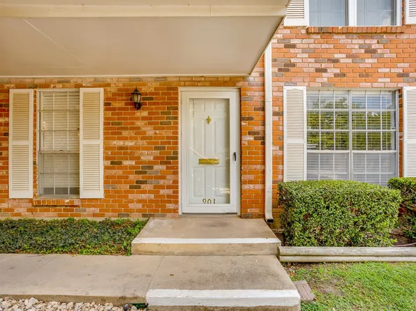 901 Roaring Springs Rd, Fort Worth, TX 76114