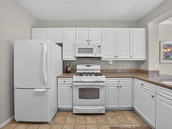 5th image of 3273 Watermarke Pl
