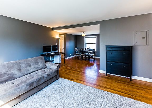 4th image of 2916 W Berwyn Ave APT 2