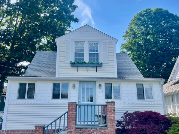 19 Hartford Avenue, Old Saybrook, CT 06475