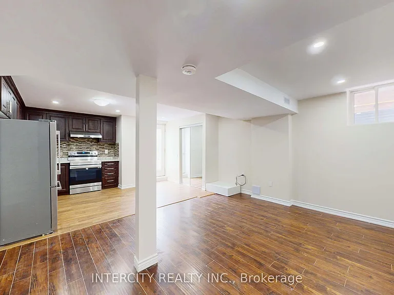 392 Derrydale Dr #LOWER — Photo 13