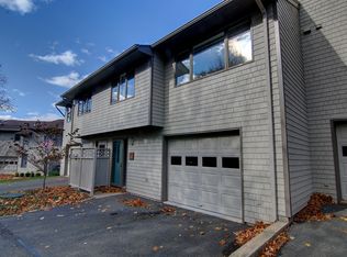 124 Windward Ln, Bristol, RI 02809